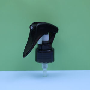 24/410  Small sprayers that can be used for anti-mite agents.