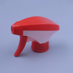 28/400 28/410 Red and white all-plastic gun for floor cleaning agent.
