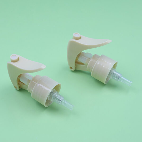 24/410 20/410 A small khaki sprayer can be used for household disinfectants. - Image 2