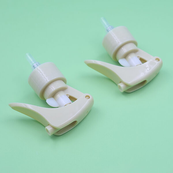 24/410 20/410 A small khaki sprayer can be used for household disinfectants. - Image 3