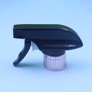 28/410  24/410  Plastic gun with special wrench for insecticides。